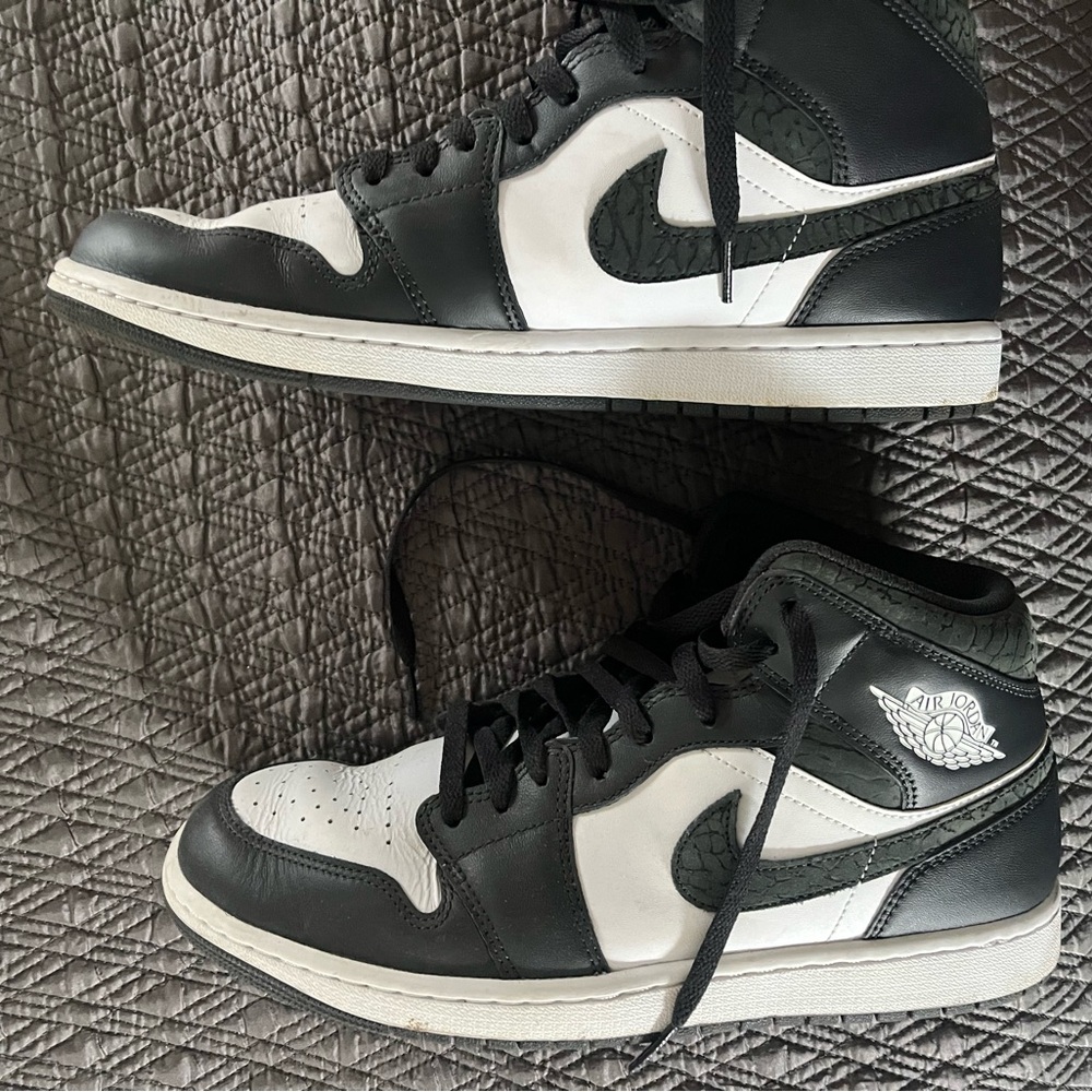 Men’s Nike Air Jordan 1 Mid SE in the "Panda Elephant" colorway Size 10.5
